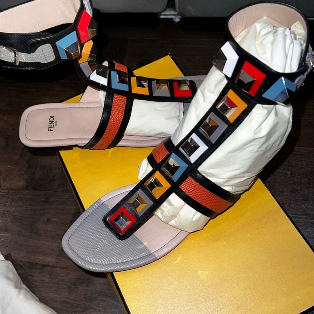 ❤️🔥🔥FENDI RUNWAY SANDALS 🔥🔥❤️